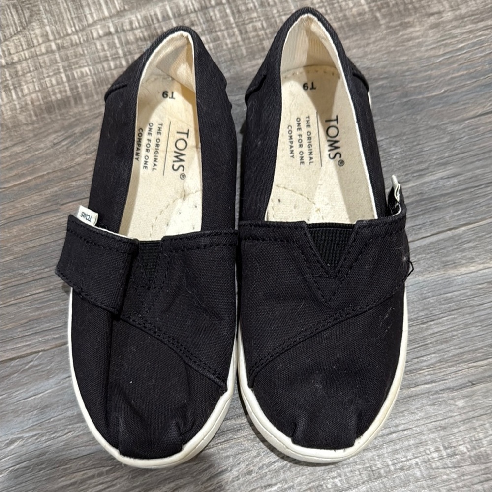 TOMS Kids Black Canvas Sneakers